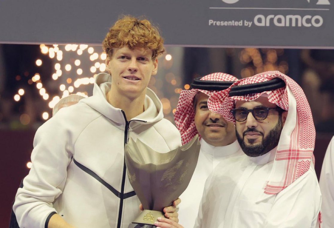 يانيك سينر يستعد للدفاع عن لقبه ..

عودة بطولة " Six Kings Slam" إلى #موسم_الرياض بمشاركة أفضل ستة لاعبين في العالم