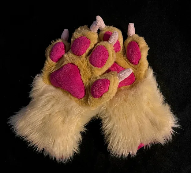 sotabop's tweet photo. ✨TRYING TO GET OVER 100 FOLLOWERS RAFFLE✨

PRIZES: Custom Tail, Hand Paws, and Badge!

‼️I WILL BE CHOOSING 3 WINNERS‼️

NO PAYMENT FOR SHIPPING REQUIRED
ENDS AUGUST 1ST @ 10am EST 

TO ENTER: Follow + Like + Comment your ref/favorite animal

⬇️Extra Entry Information Below⬇️ https://t.co/KoNPg3zxWF