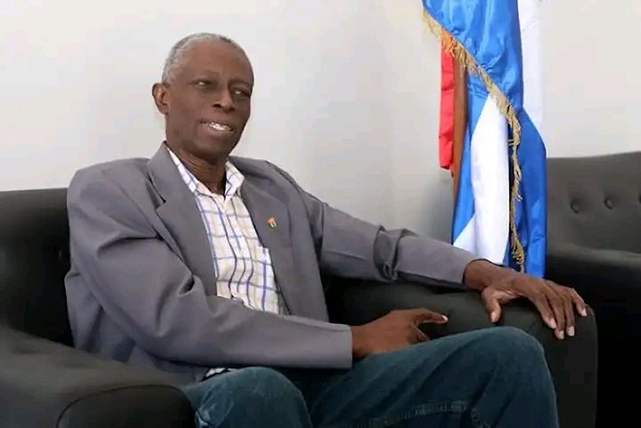 El 7 de julio de1978 es entregada la Orden al Mérito Olímpico, Botón de bronce, al gimnasta cubano Roberto León Richards. Es la primera vez que se concede a un atleta del continente americano. 
León Richards participó en tres juegos olímpicos, varios campeonatos mundiales.
#cuba