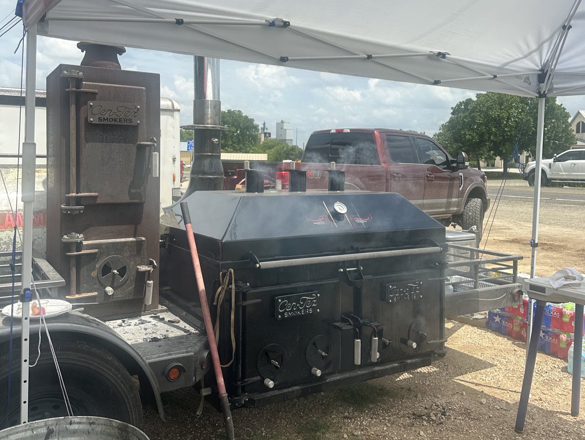 Y’all come get some free BBQ out here in Comfort,TX. 🙏🏽