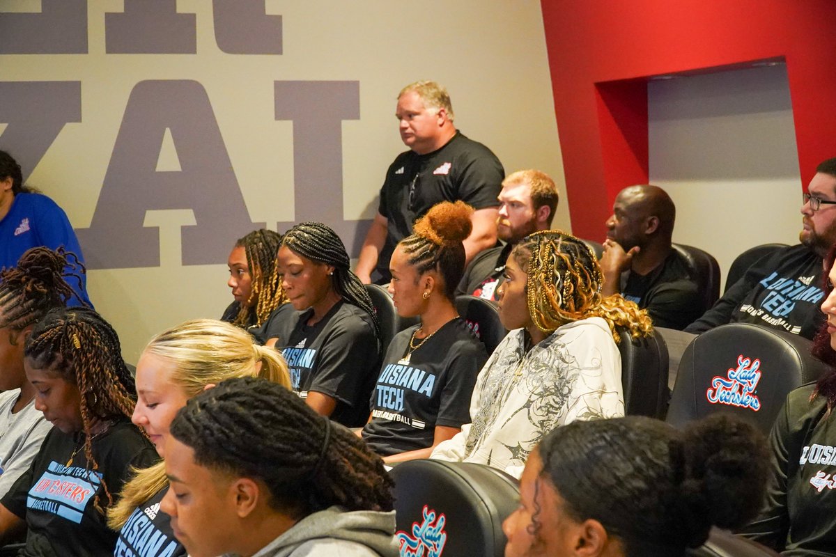 First team meeting ✅

#BarkLouder #LoveandServe 🩵❤️