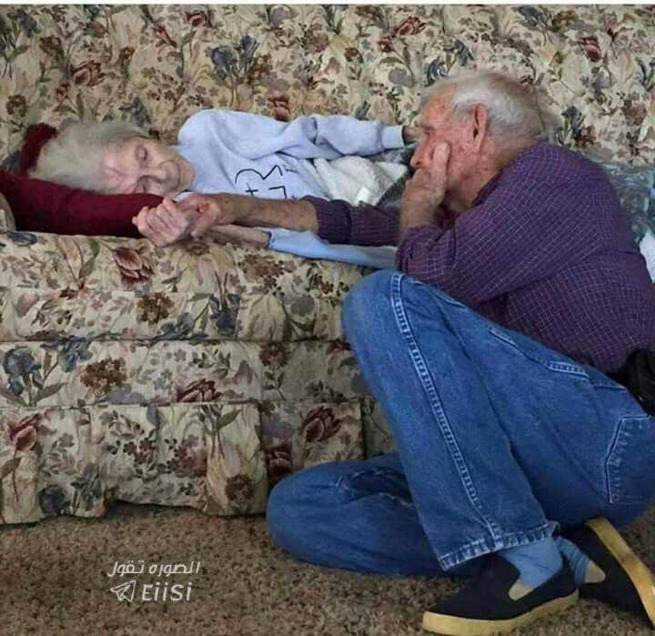 #الصوره_تقـول سيأتي وقت تكون به الأموال بلا قيمة ، والنجاح بلا قيمة ، والمناصب بلا قيمة ، وسيبقى الحب هو قيمة كل زمان .
لأجل هذا اليوم أحسنوا الإختيار .