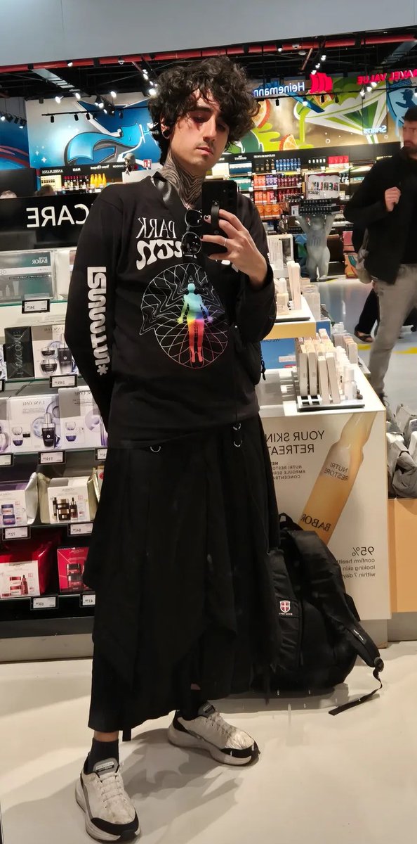 Brinous's tweet photo. Maldito seja
Olha o tanto de gênero que o cara tem e não deixa a gente roubar nadinha

A ganância dele me enoja https://t.co/DRqLBs35CE