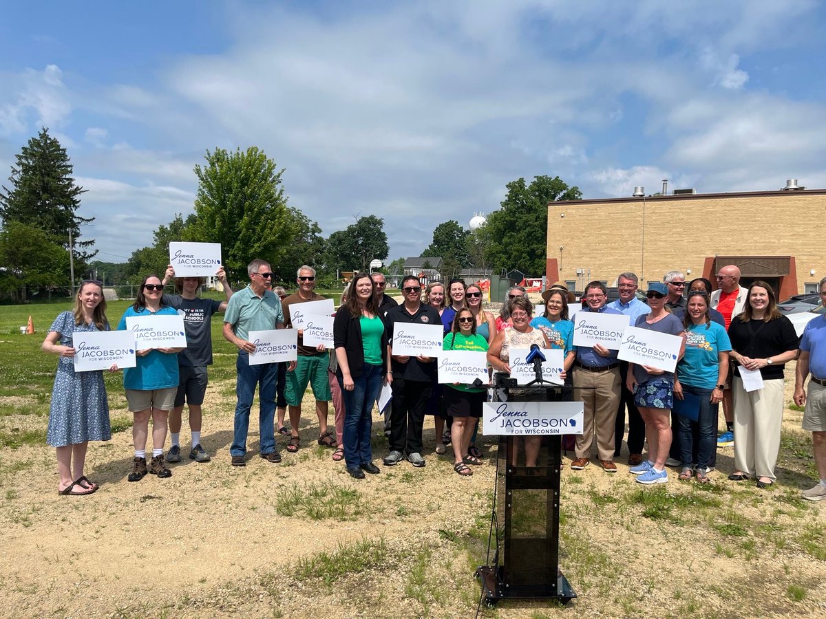 Jennajacobsonwi's tweet image. Today I announced my campaign for the 17th Senate District. It&apos;s time the people of the 17th have a Senator that will fight for public education and put our hardworking families first, that&apos;s what I&apos;ve always done in the Assembly and I&apos;m ready to take that fight to the Senate.