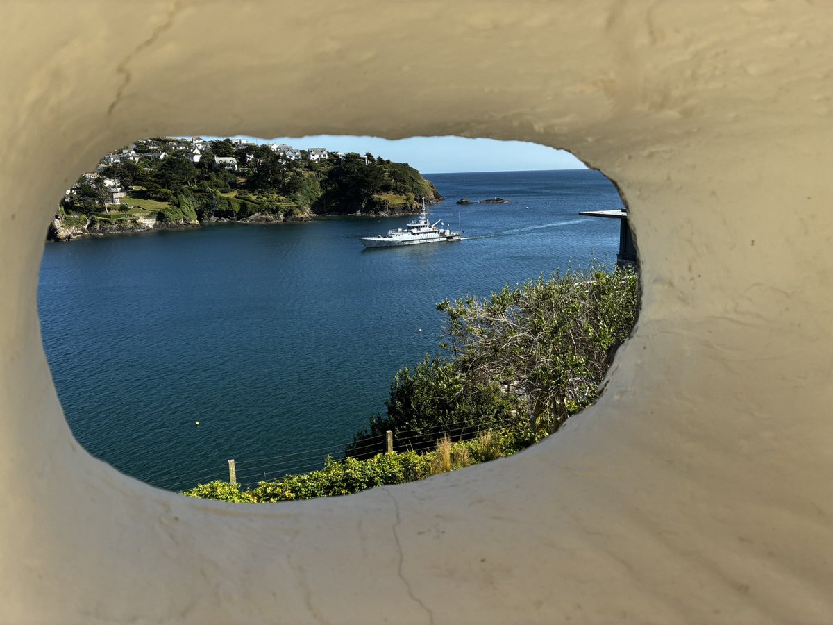 And through the hole in the wall…. A Border Force vessel entering the river

#fowey  #cornwall