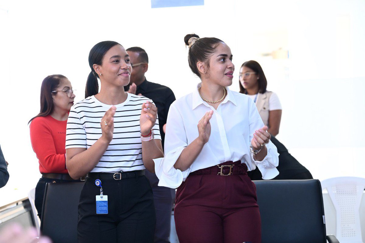 MTrabajoRD's tweet image. Tu éxito está al otro lado de las excusas; más allá del miedo estás tú.🙌🏼

Vivimos un momento transformador junto a nuestros colaboradores, durante la charla “¡Tu éxito está al otro lado del miedo!” 

#MinisterioDeTrabajo
#BienestarLaboral #TransformaciónLaboral