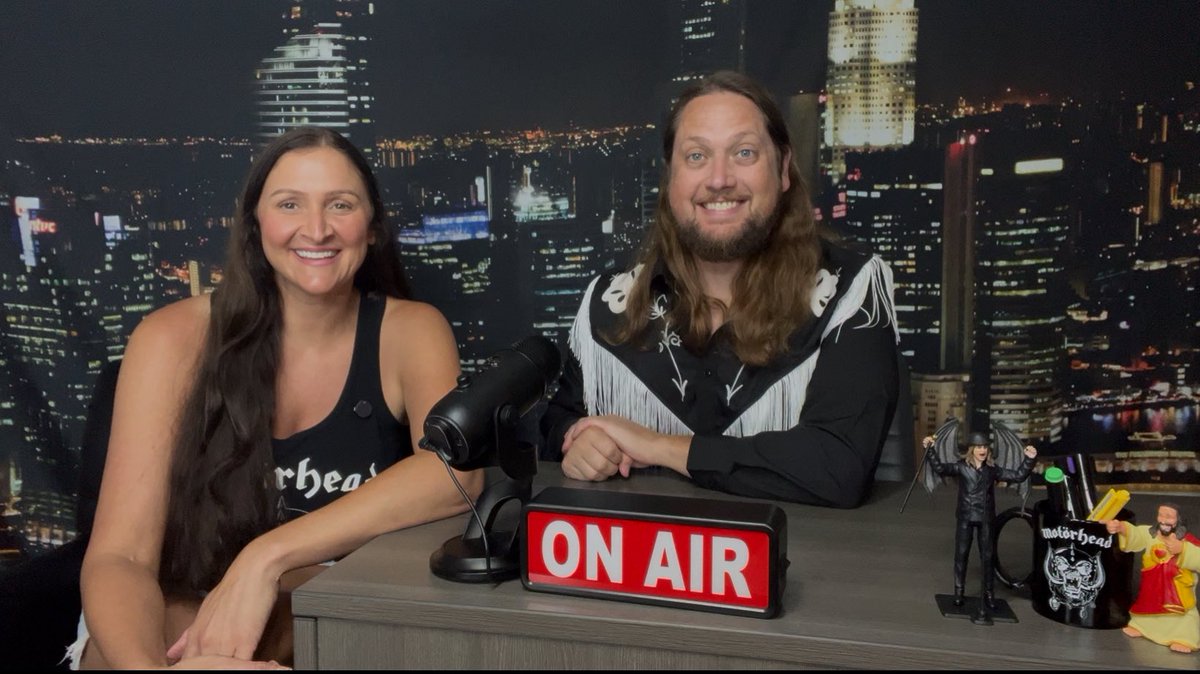sirpaul64's tweet photo. Episode 15 of the Kyle Peterson show is up early on Patreon/Youtube Channel Memberships Candy Bars, Nudity, Embarrassment and a whole lot more #podcasts #fps #fyp #podcast #scratchthatfigureitch #toys #candybars https://t.co/Yt4QL7wSk0