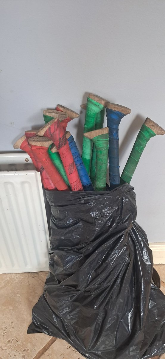 A big thank you from the ould Puckers for a donation of hurls to us today that should keep the lads going for a bit #GAAcommunity #socialhurling #wexfordhurling #wexfordgaa #hurlingmad #dadsandlads #oylgateglenbriengaa