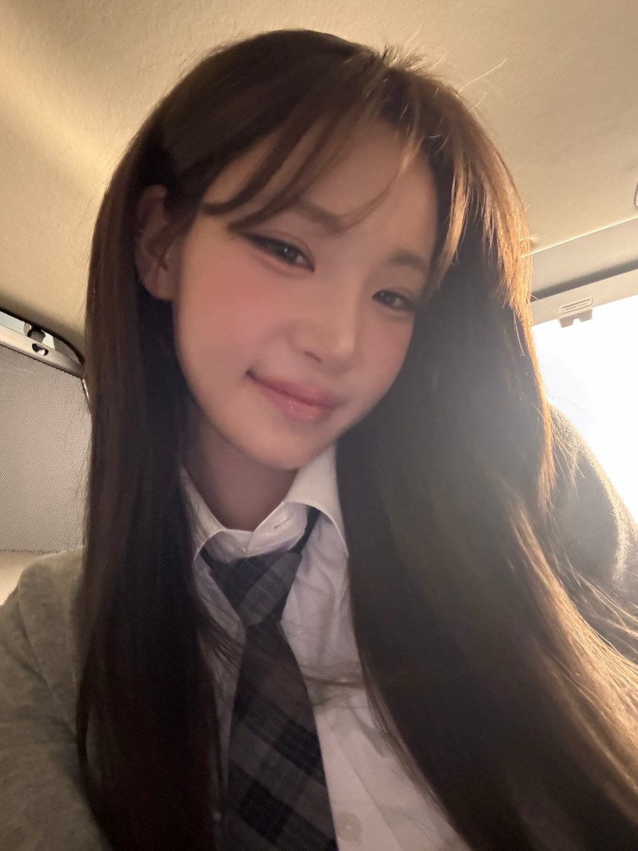 Sohyunized's tweet photo. how i look at #realoomfs when we finally meet up in dark alley https://t.co/2gYPwqrulm