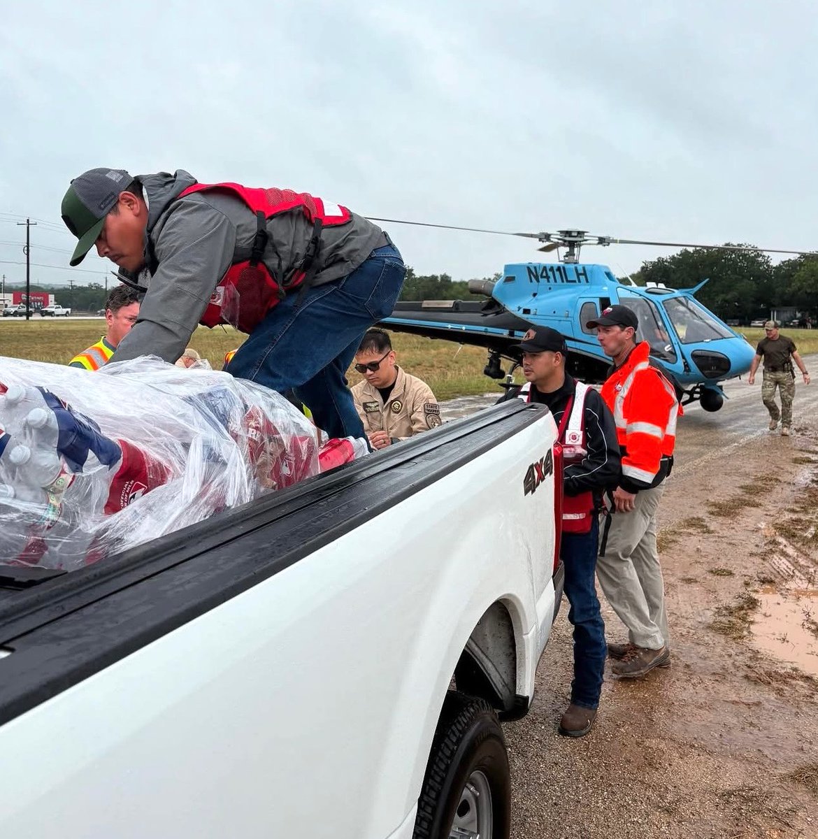 WalmartInc's tweet image. We’re standing with Central Texas in the aftermath of the devastating floods - @Walmart, @SamsClub & @WalmartOrg are committing up to $500K in relief. Learn more about our disaster response: walmrt.us/centraltexas