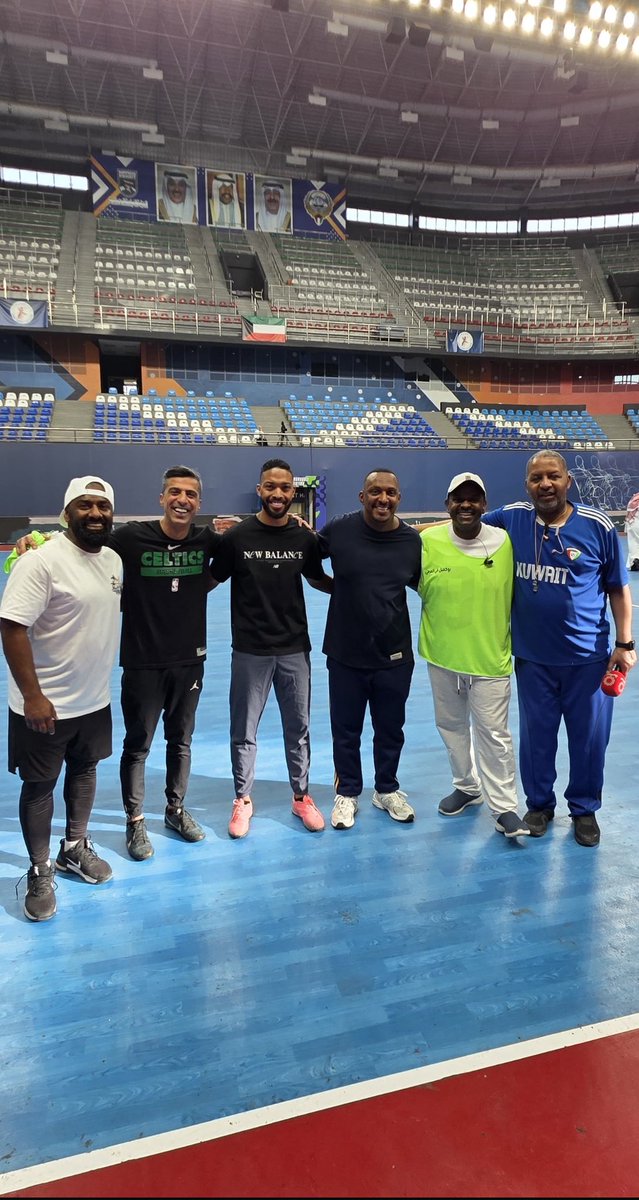 اليوم كان حلو تصوير حلقة من برنامج بو كميل في المرنه من تقديم فهد كميل وبلال الشامي. فريقنا كان مكون مني أنا طبعا واخوي ألاعب وليد علي وألاعب الخلوق مشاري غنام وصديقي واخوي محمد اياد. الحلقة راح تنعرض يوم الجمعة ١١/٧/٢٠٢٥ الساعة ١٠ مساء على القناة الثالثة مشاهدة ممتع