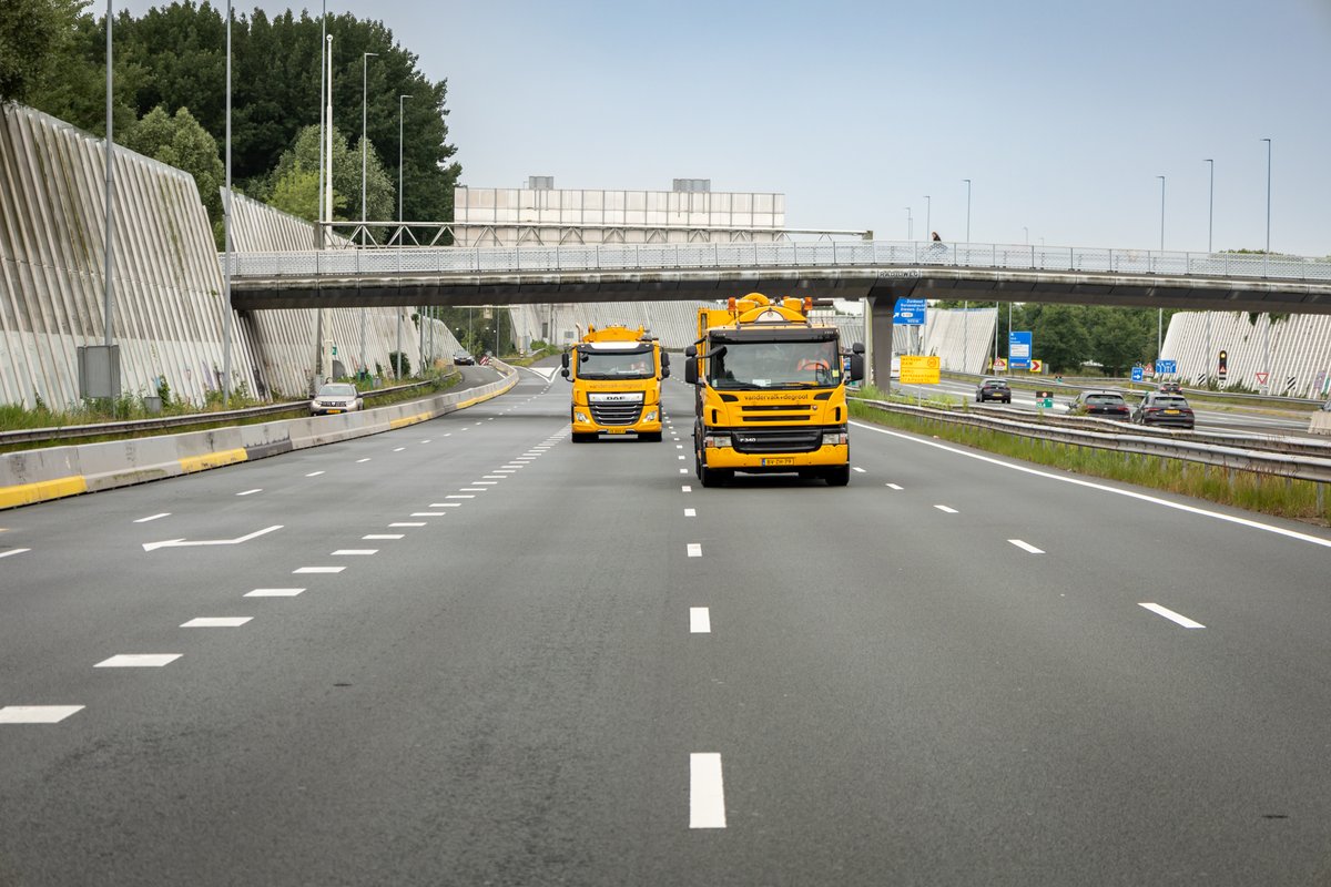valkdegroot's tweet image. in de afgelopen weken zijn wij betrokken bij de grootschalige werkzaamheden aan de A10 Zuid en de A10 Oost in Amsterdam. Niet alleen op de reguliere dagen, maar ook in de weekenden wordt er gewerkt aan de verbetering van deze balangrijke rondweg.