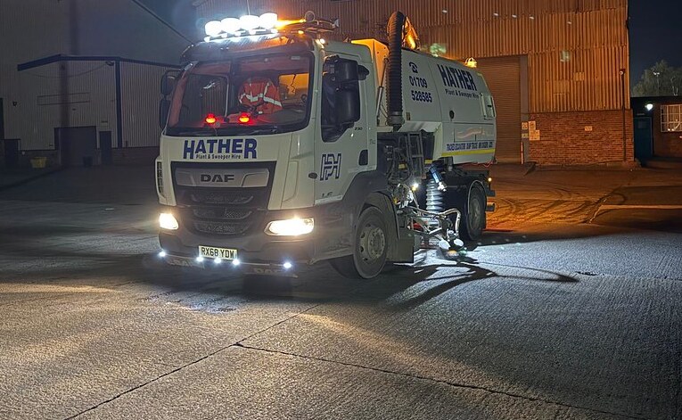 We have Road Sweeper availability this week from Wednesday onwards. Is your site too dusty? Need your yard cleaning? Call 01709 528585 for more info.

#roadsweeperhire #sweeperhire #yorkshiresweepers #roadvehiclehire #dustcleaning #planthire