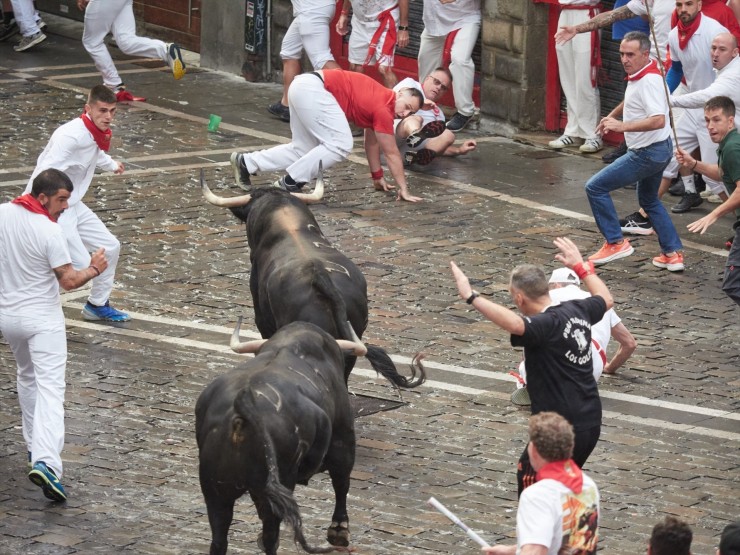 pamplonabullrun's tweet photo. Well, here we are for another year! This was today's #RunningOfTheBulls!
#VivaSanFermin
#AmIsraelJai
Snap by EuropaPress
https://t.co/tTVpRjMVIf https://t.co/PL3QfqcU98