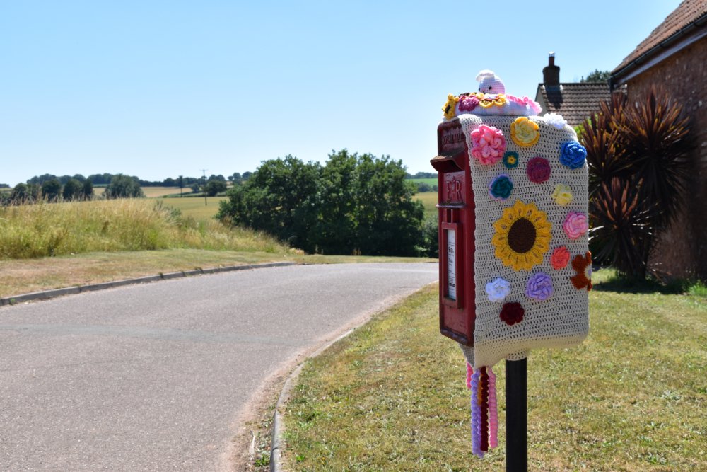 JackMwriter's tweet image. Our village postbox must be feeling awfie hot in this weather.