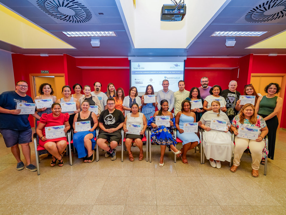 INMIGRACIÓN Y EMPLEO | Entregados los diplomas a los alumnos que han superado con éxito una nueva edición de los cursos de formación que ha organizado del Ayuntamiento #TorrejónDeArdoz 
🔗 ayto-torrejon.es/noticia/nota-d…