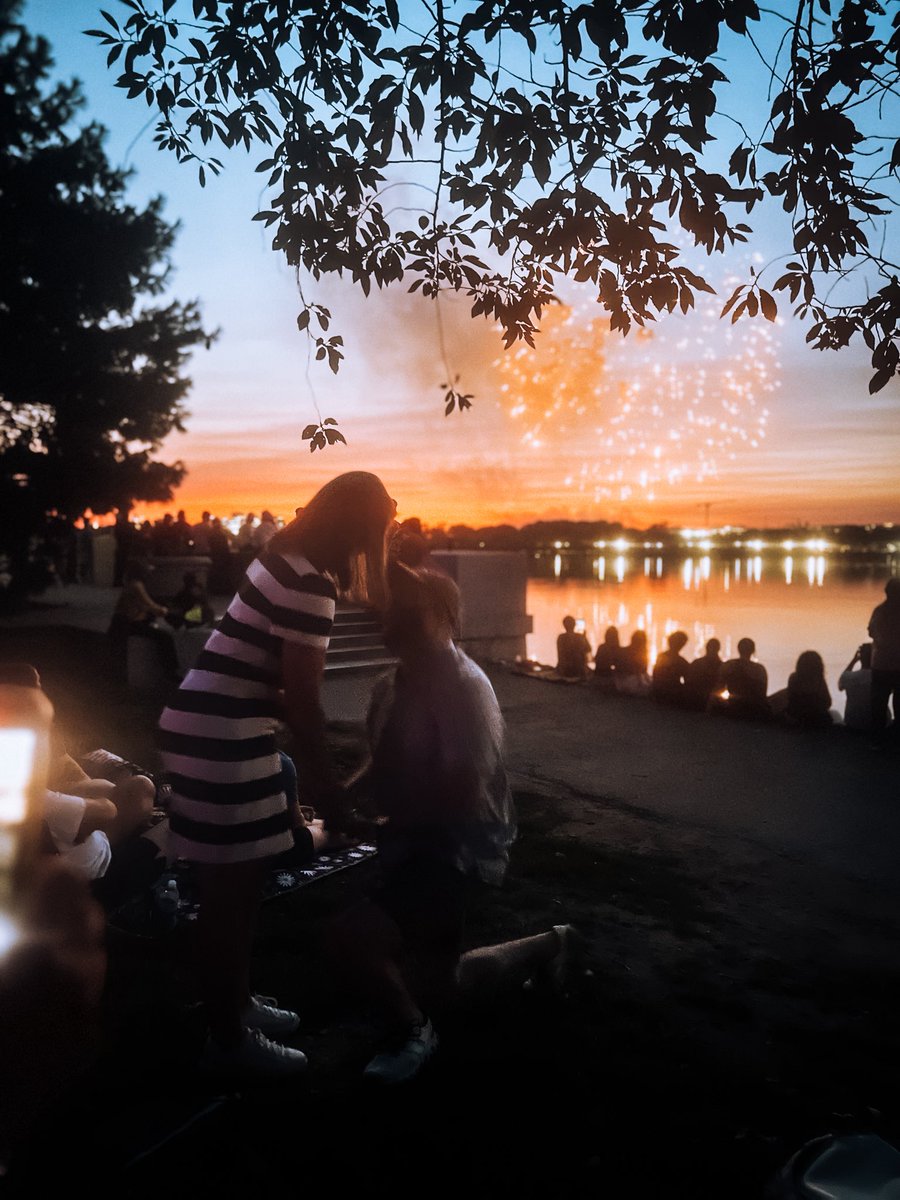 Emily_Sobecki's tweet photo. Best Fourth of July ever. 💍❤️ https://t.co/1hSahd4REE