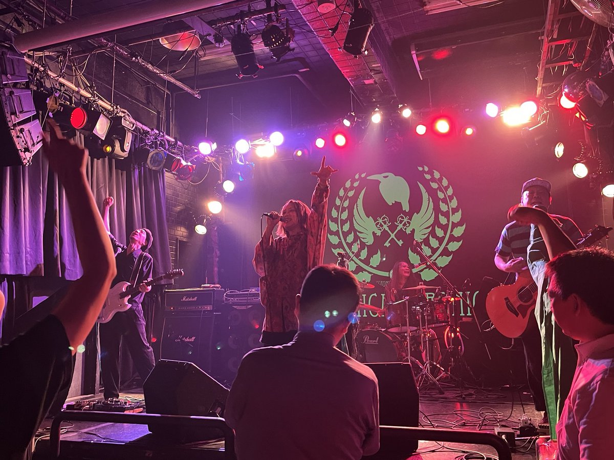 VERONICA VERONICO！
今日のセトリ良かったなぁ…。
大人雰囲気と思いきや跳ねたりして良い面しかない！(もともと悪い面ないけど！)
ベロニカのこういう面が好きなんだよな七夕でした。