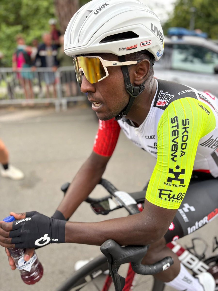 6th place for Biniam Girmay who finished the dangerous sprint safely in Tour de France stage 3 🙏