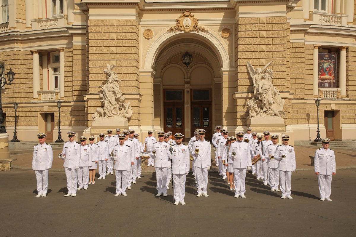 EdinburghTattoo's tweet image. The Center for Military Music of the Armed Forces of Ukraine will be travelling to Edinburgh this summer to take part in their very first performance in The Heroes Who Made Us Show!
We’re incredibly proud to welcome them to the Edinburgh Castle Esplanade.