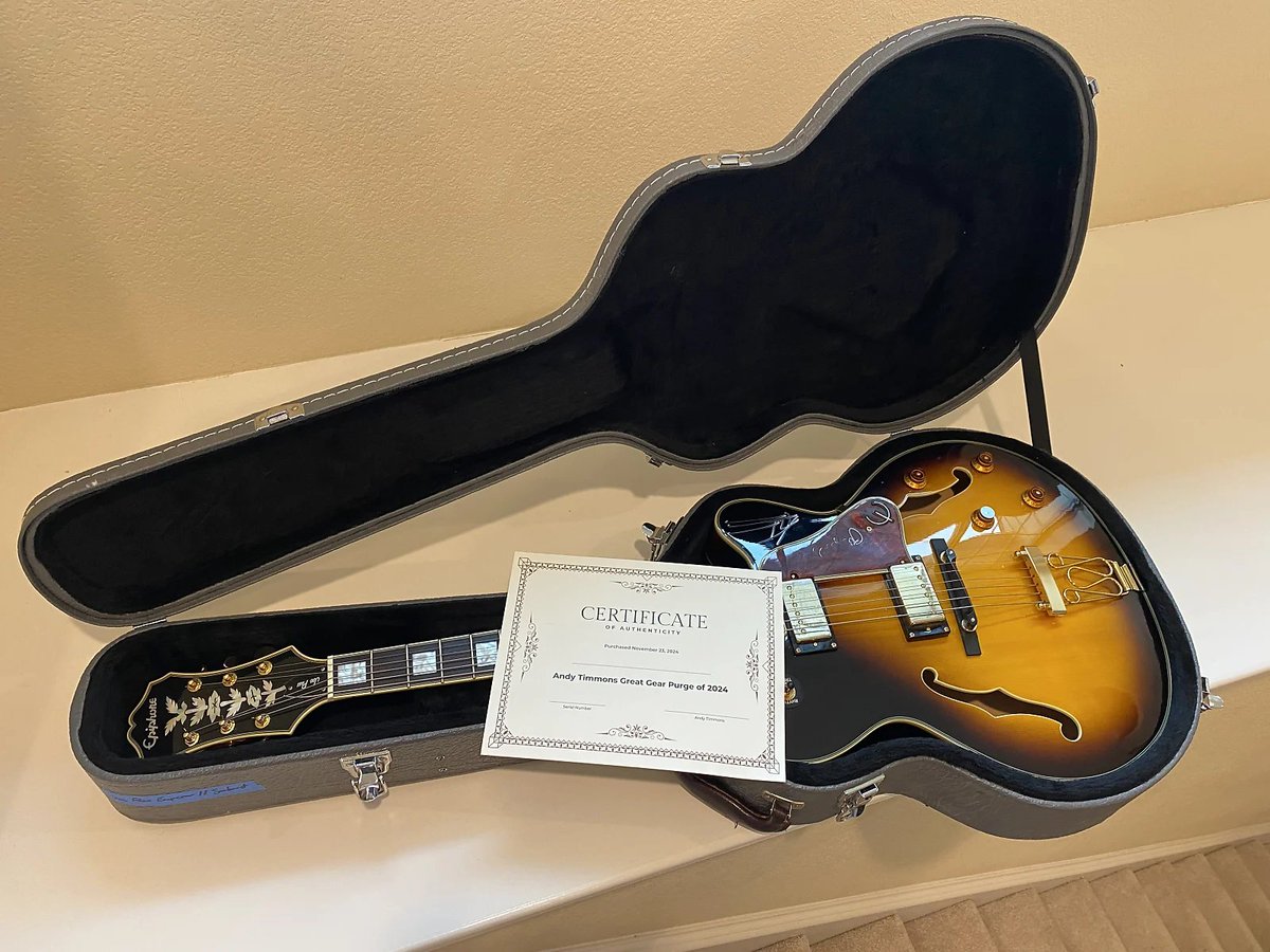andytimmons_ota's tweet image. もう本当にバカでしょうがないんですが・・・
Reverbでアンディ(#AndyTimmons)が所有していたジョーパスモデルが出品されてて(鑑定書付)、直接取引しかできなかったので、購入代行の会社さんに依頼して購入しちゃったんです。。無事に届きますように🙏
お値段約17万円(相場の3倍💦)何か売らねば