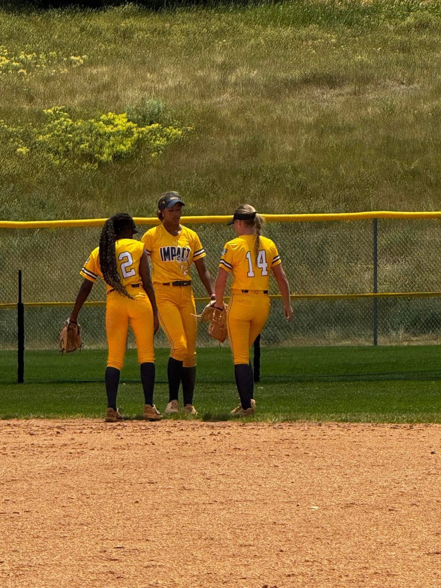 We love our outties. They work their tails off and play for the team. Thankful for you <a href="/Chelsea_Lewis12/">chelsea lewis</a> <a href="/SaniyaSimmons22/">Saniya Simmons</a> <a href="/Chloeac1608/">Chloe Abbie Cunningham {2027}</a> <a href="/addisimpson14/">Addison Simpson</a>. You guys dominated the grass out in CO last week!