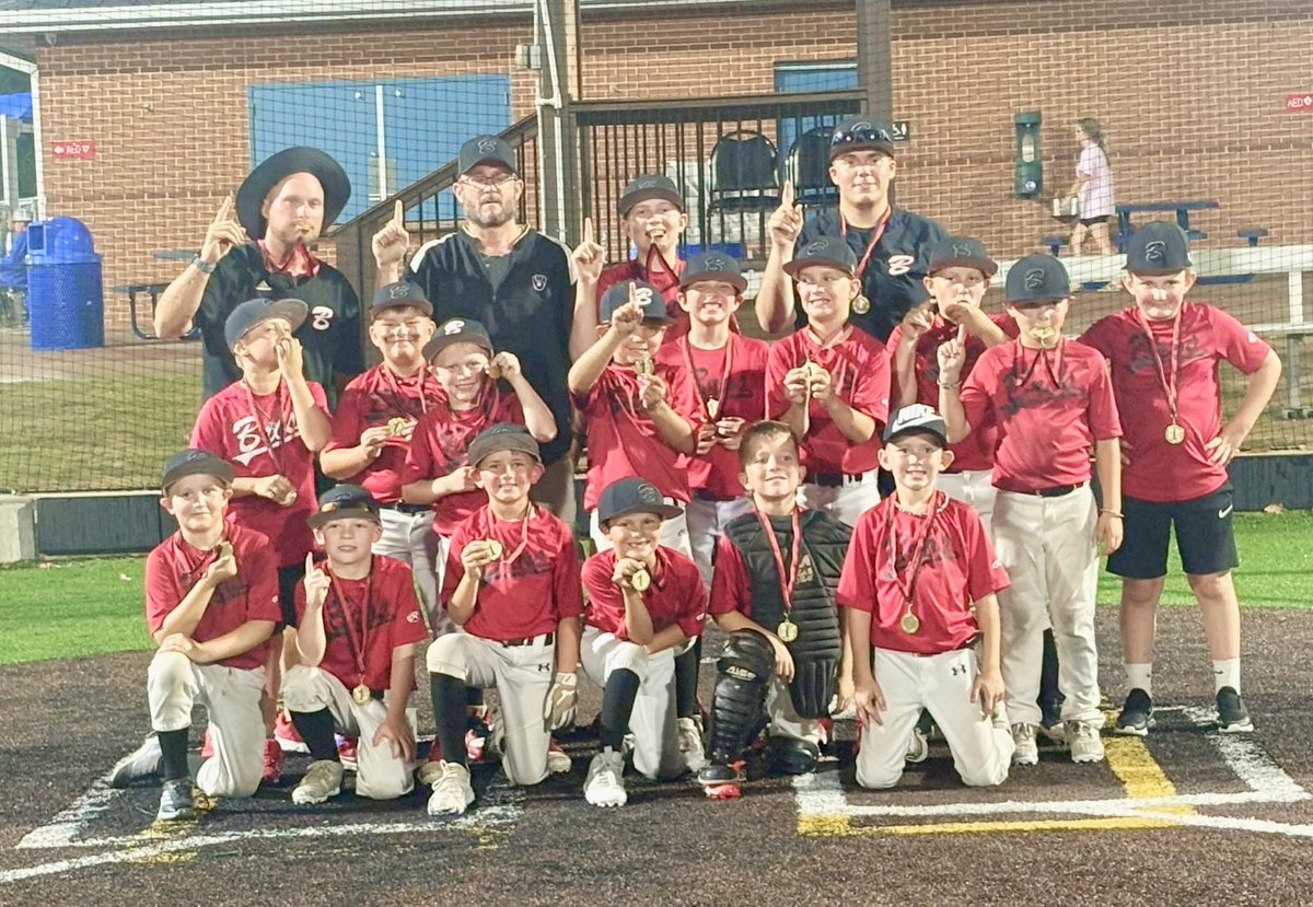 What a way to finish the season! 8U goes out on top. Can't wait to see these maniacs in 9U! #GoBros