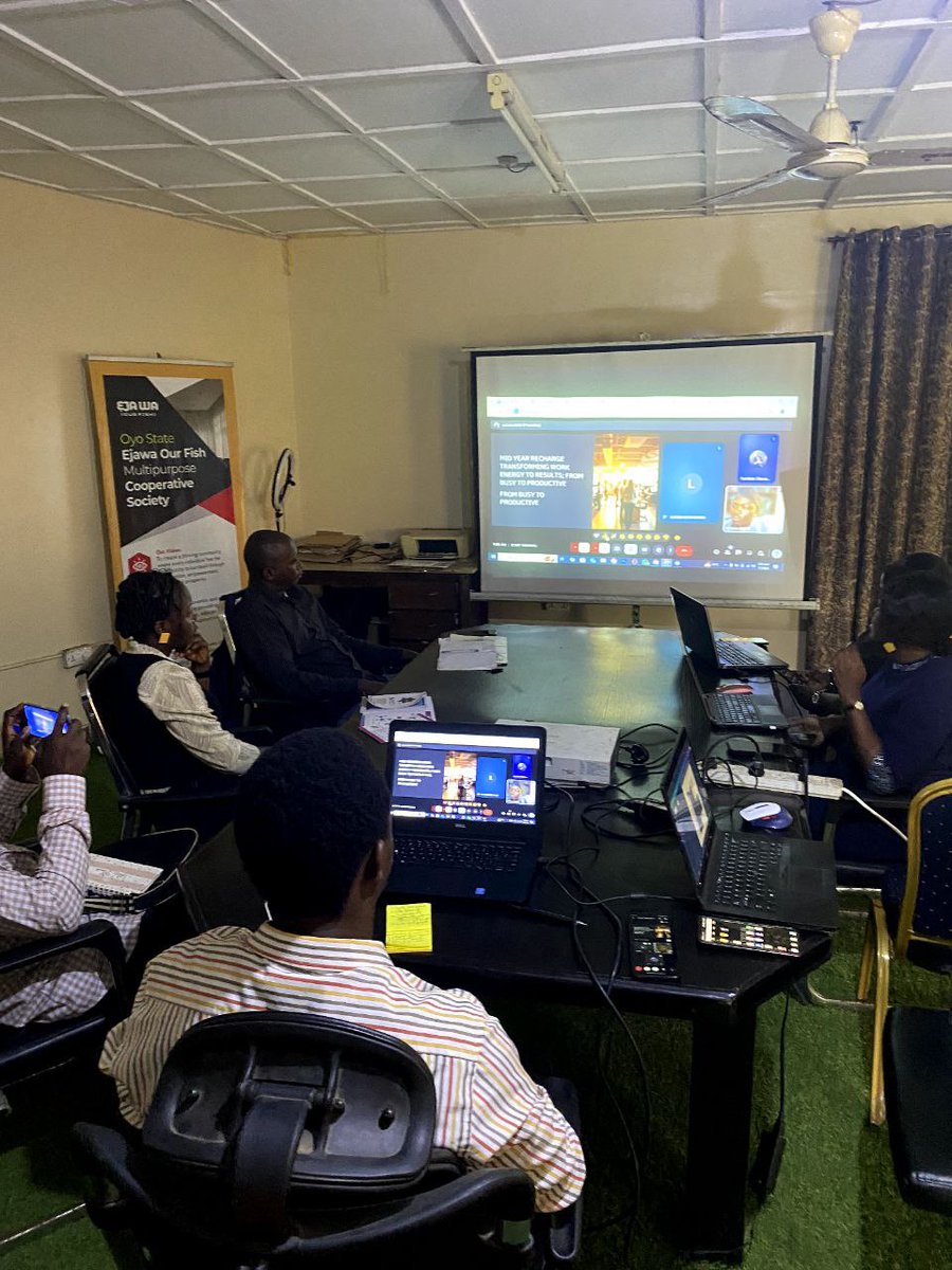 ejawaourfish's tweet image. Big ideas, bigger results! ⚡️🐟
Ejawa’s virtual training on ‘Transforming Work Energy to Results’ has us fired up to serve you better every day!
#Ejawa #WorkEnergy #FishBusiness