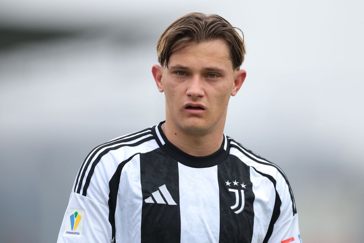 CorradinoNicolo's tweet image. Lorenzo #Biliboc saluta la #Juve a titolo definitivo. Sarà un nuovo giocatore del #Cluj: nonostante l'ultima buona stagione con la #Primavera, l'aria di addio c'era già da gennaio 👋 @junews24com