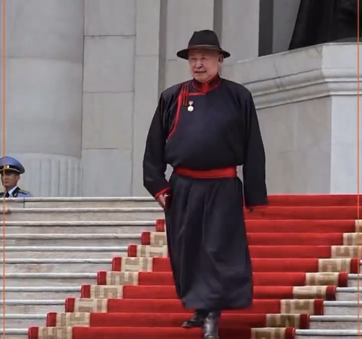 Хулгай залилан сайн хийсэн л гэж шагнадаггүйн бол эдний гавьяа гэж ац нь баыдын..