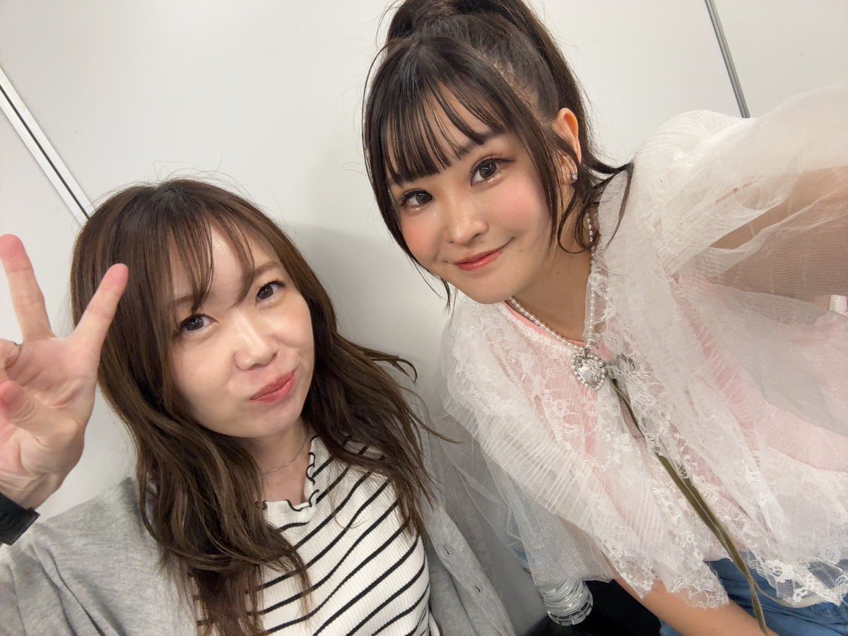 S10040723's tweet photo. ado対決花音ちゃん莉音ちゃんとカニちゃんさん🥳皆さん可愛らしくて私はお姉さんの気持ち、いやもう、お母さんの気持ち!!(前回放送でチラッと出ていた息子ももう中学生です😊)
櫻井さんｽﾞは前から観ていたので、お話できて嬉しかったです☺️実物もかなりイケメンさんたち...✨️ https://t.co/OGYUAAKivk