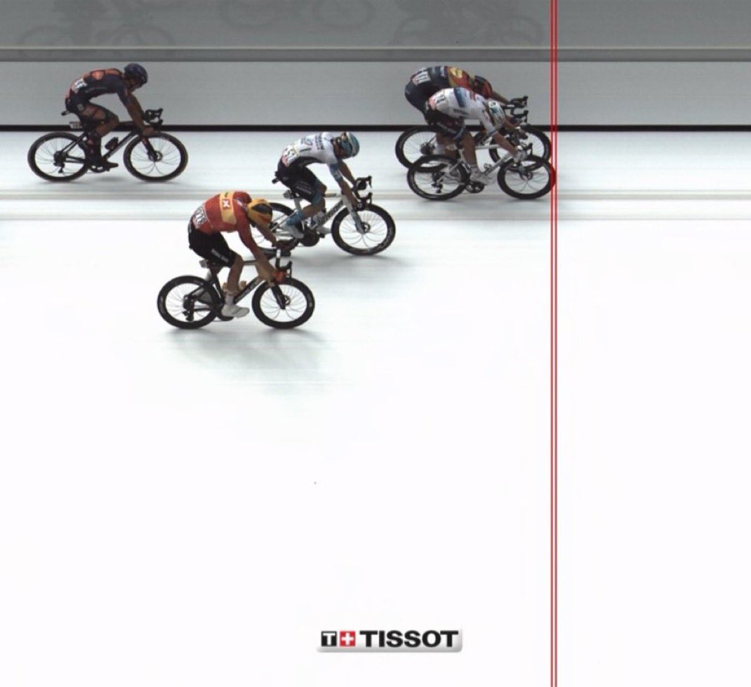 💥🇫🇷 2ª etapa del #TdF2025 

💨 ¡Tim Merlier se impone a Jonathan Milan por un tubular en el esprint Dunkerque! 

💛 Van der Poel sigue con el maillot amarillo

💚 Philipsen abandona tras una dura caída 

#TourEnCOPE