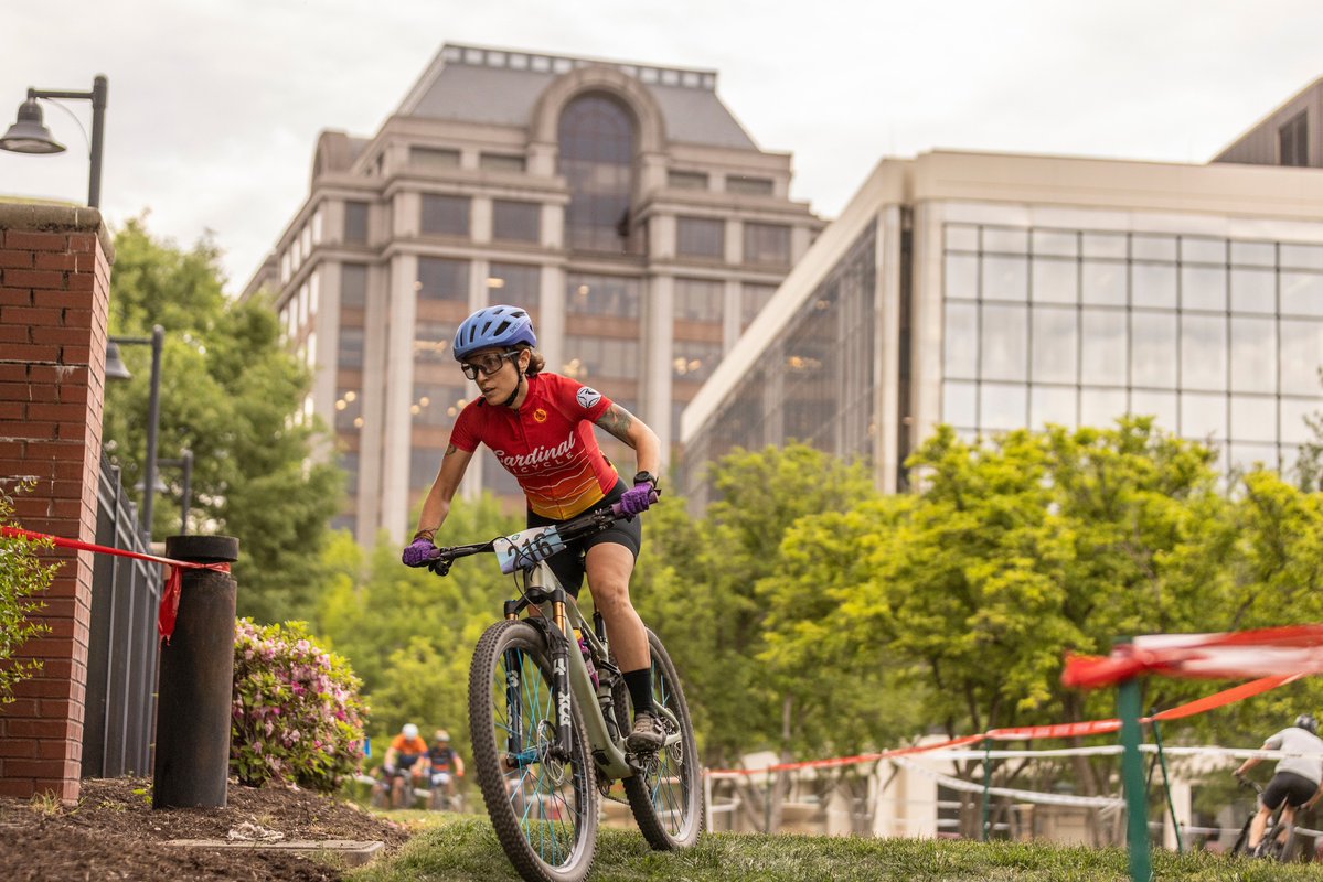 visitvbr's tweet image. We're excited to welcome athletes, families, and friends to VBR next week, for the 2025 @usacycling Endurance Mountain Bike National Championships! 🥳 Save this Spectator Guide for quick reference 🤓 visitroanokeva.com/blog/post/spec…