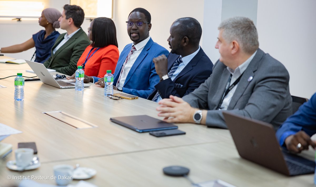 PasteurDakar's tweet image. On June 24, @PasteurDakar welcomed a delegation from Fondation Mérieux, led by Alexandre Mérieux, CEO of BioMérieux. Discussions focused on strengthening #diagnostics, fighting infectious diseases & enhancing epidemic surveillance in Africa.
#OneHealth #FondationMérieux