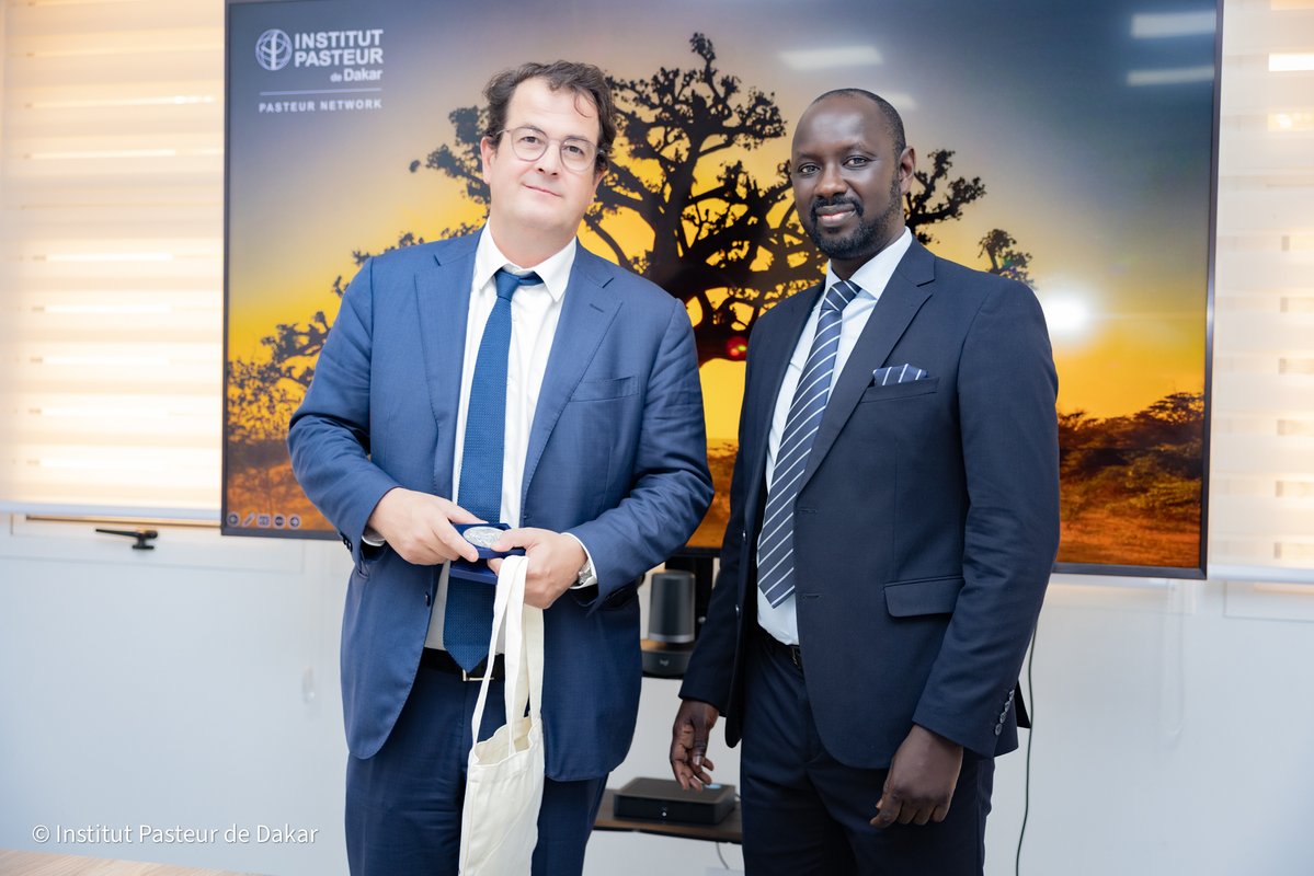PasteurDakar's tweet image. On June 24, @PasteurDakar welcomed a delegation from Fondation Mérieux, led by Alexandre Mérieux, CEO of BioMérieux. Discussions focused on strengthening #diagnostics, fighting infectious diseases & enhancing epidemic surveillance in Africa.
#OneHealth #FondationMérieux