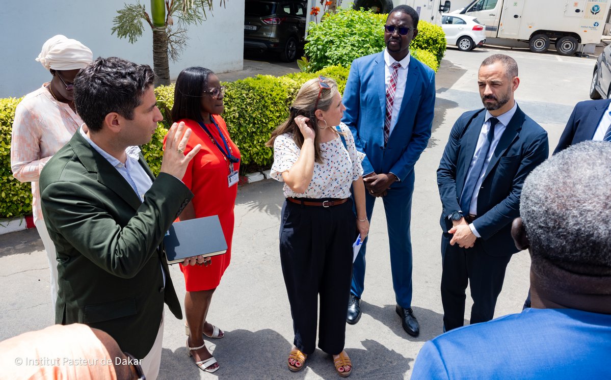 PasteurDakar's tweet image. On June 24, @PasteurDakar welcomed a delegation from Fondation Mérieux, led by Alexandre Mérieux, CEO of BioMérieux. Discussions focused on strengthening #diagnostics, fighting infectious diseases & enhancing epidemic surveillance in Africa.
#OneHealth #FondationMérieux