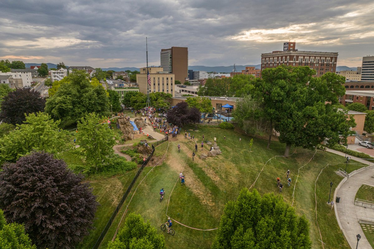 visitvbr's tweet image. We're excited to welcome athletes, families, and friends to VBR next week, for the 2025 @usacycling Endurance Mountain Bike National Championships! 🥳 Save this Spectator Guide for quick reference 🤓 visitroanokeva.com/blog/post/spec…