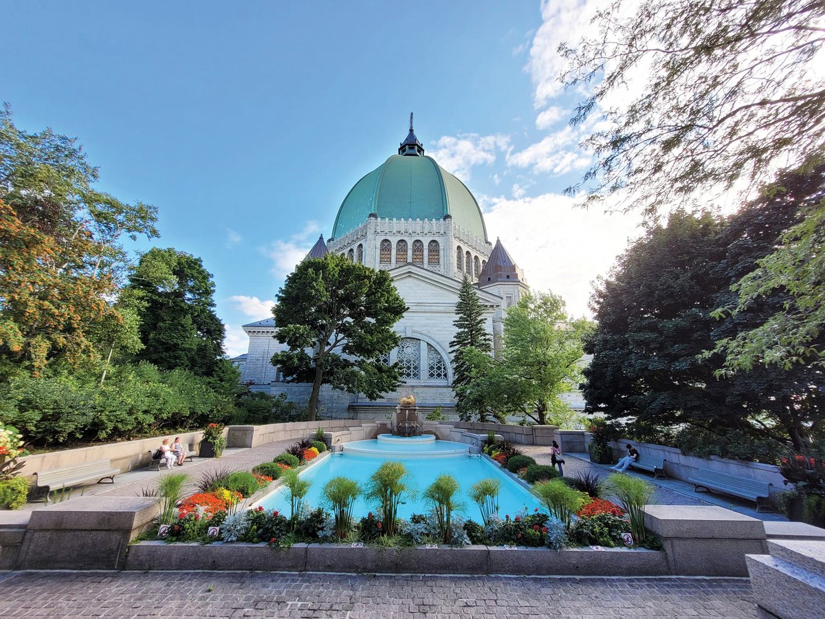 ✨ Véritable joyau patrimonial à Montréal, saviez-vous que la basilique de l’Oratoire possède l’un des plus grands dômes au monde ? 🌎

🌟 Cet été, venez l’admirer de près et laissez-vous émerveiller par la beauté de son architecture grandiose !