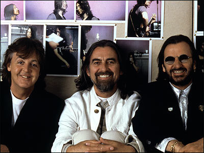 thinkmcharrison's tweet image. The Threatles - Paul McCartney, George Harrison, and Ringo Starr - during the shooting of the Beatles: Anthology (📸: Linda McCartney)
Happy birthday, @ringostarrmusic !!