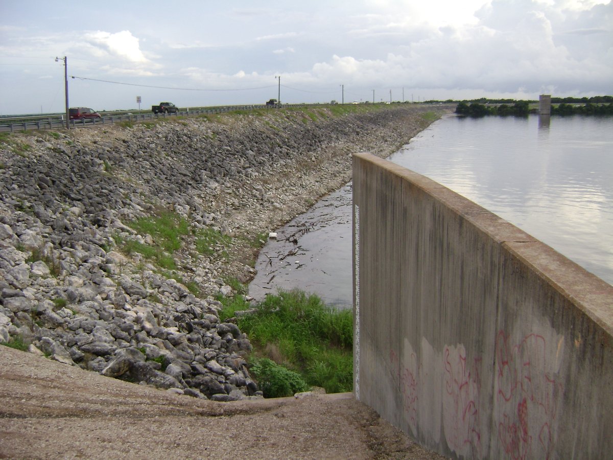 JoelNeil's tweet photo. Lake Belton, July 7, 2007. The water level began cresting onto the spillway. #txwx https://t.co/UfCQWUt879