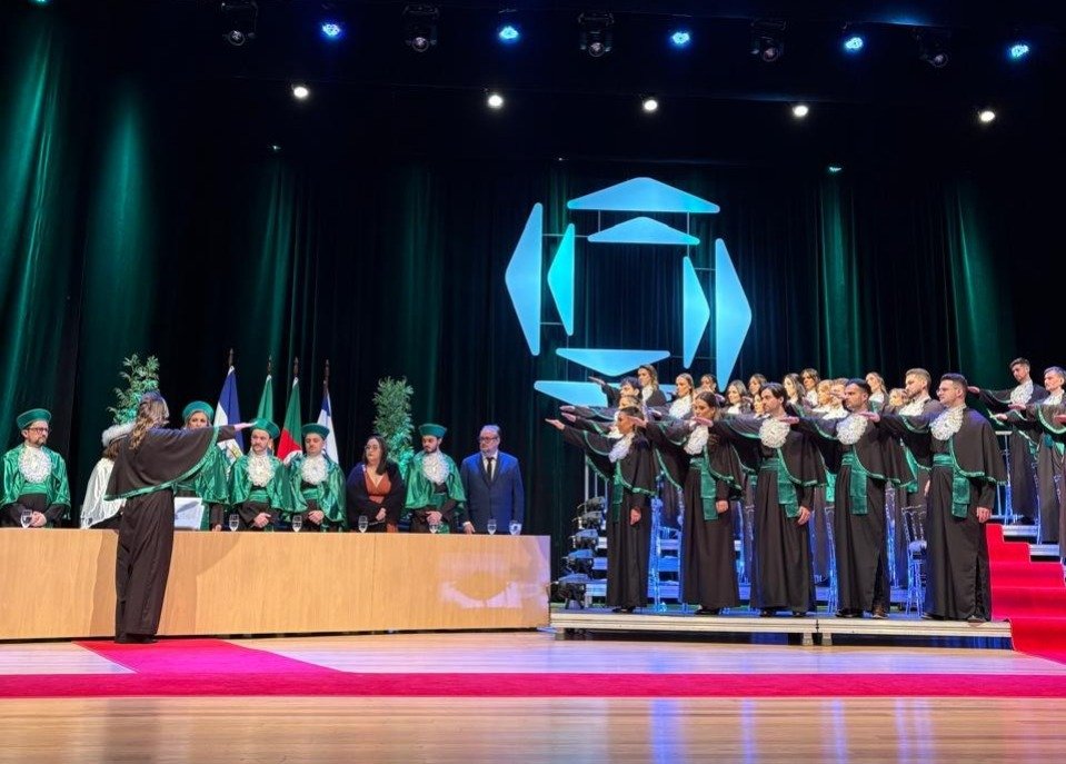 Parabéns aos recém-formados! 🎓✨ O presidente do Cremers, Régis Angnes, e o gerente-executivo Paulo Kohlrausch marcaram presença na formatura do curso em Medicina da Universidade do Vale do Taquari (Univates)!