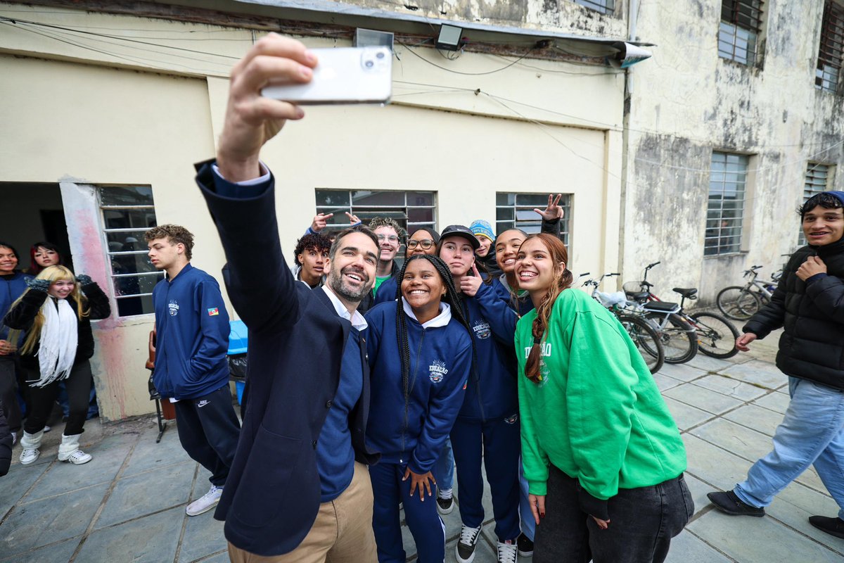EduardoLeite_'s tweet image. Pelotas completa 213 anos com muitos motivos para celebrar. Como pelotense e ex-prefeito, é uma alegria enorme acompanhar de perto tudo o que estamos construindo junto com a cidade. Hoje, estive na minha terra natal para reafirmar esse compromisso, com obras, investimentos e…