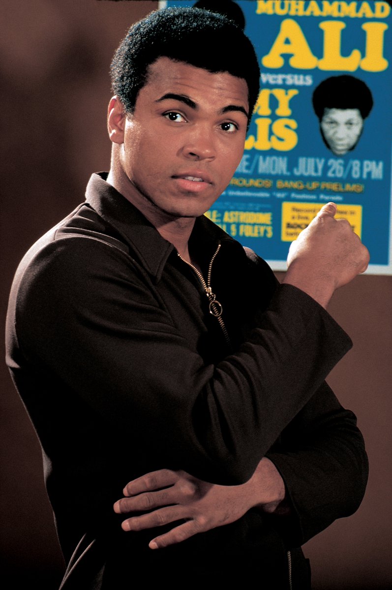 MuhammadAli's tweet image. “I am an ordinary man who worked hard to develop the talent I was given. I believed in myself, and I believe in the goodness of others.”
📸: @LeiferNeil
#MuhammadAli #Icon #Quote #NeilLeifer #Photography #Talent