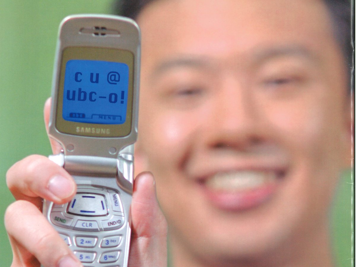 ubcokanagan's tweet image. Throwback to UBCO in the flip phone era. 📞⏪ See more from the 20-year photo gallery: bit.ly/3U0CrZa