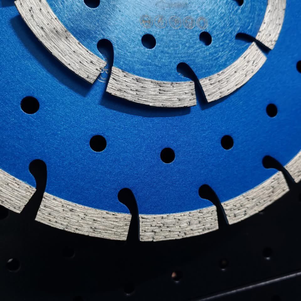 Fewelltools's tweet image. Diamond Concrete Saw Blade for cutting tile,porpelain,ceramic,conerete and marble.#cuttingdisc #diamondsawblade #granitebalde #stonecuttingblade #graniteblockcutting #granitesawing #granite #wetcuttingblade  #seqmentsawblade #stonetool #turboblade #tileblade #tilecutting