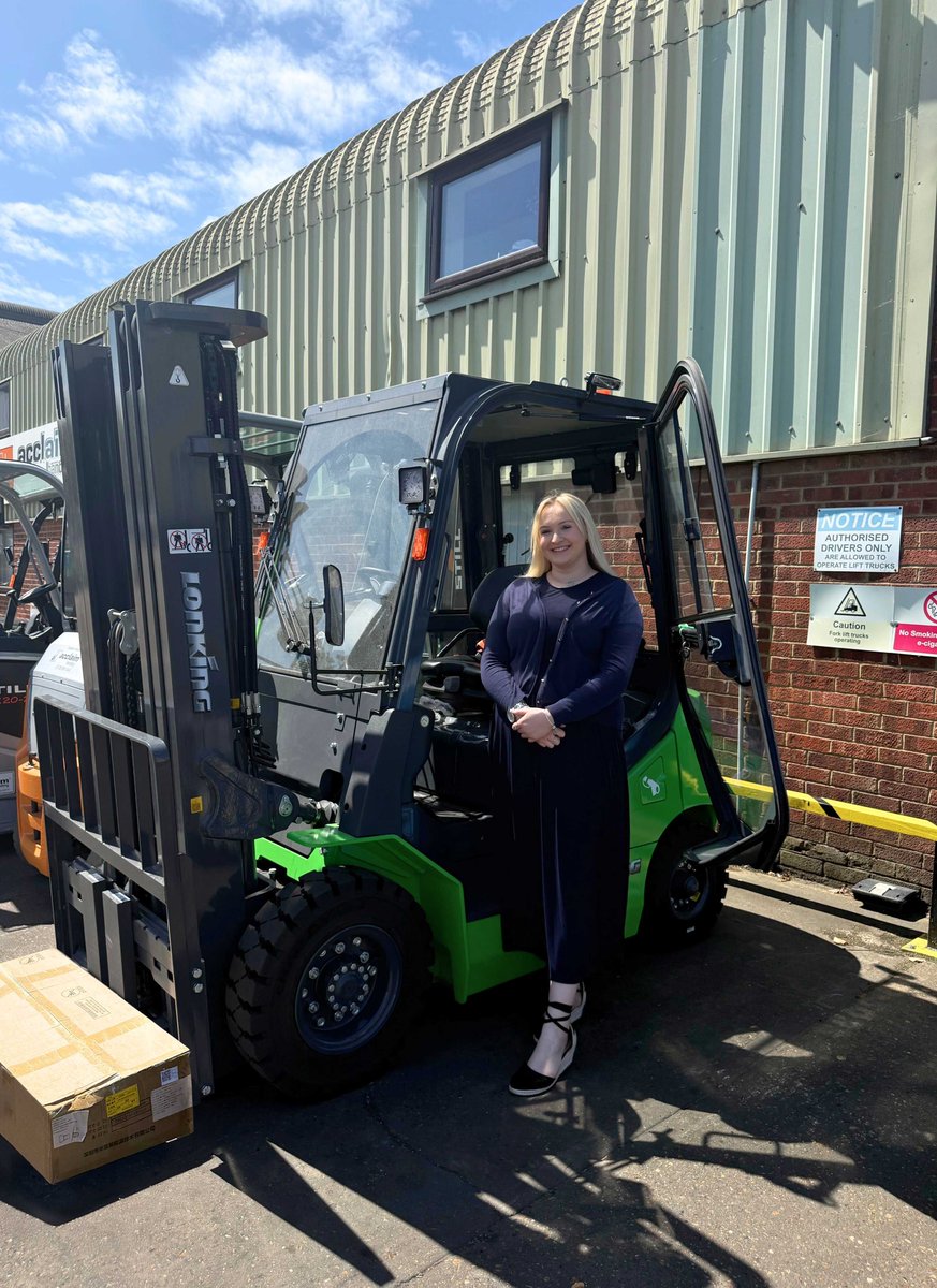 🌟 Meet Chloe! 🌟

Chloe’s part of our Sales Admin team, keeping everything running smoothly behind the scenes.

Favourite film: Twilight 💜 
Favourite food: Chinese🥡 
Favourite pastime: Going to the Theatre! 🎭