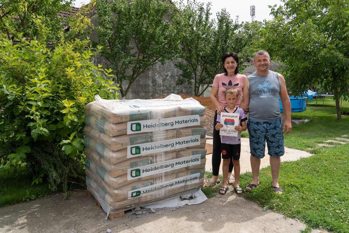 Породица Јелић из Трпиње у западном Срему добила је грађевински материјал за израду соба за Милицу (12) и Петра (7). Вредни родитељи Ненад и Миланка одмах су започели радове да би својој деци обезбедили додатан простор.

Вредност помоћи износи 4.500 евра, а Петар је спремио лепу