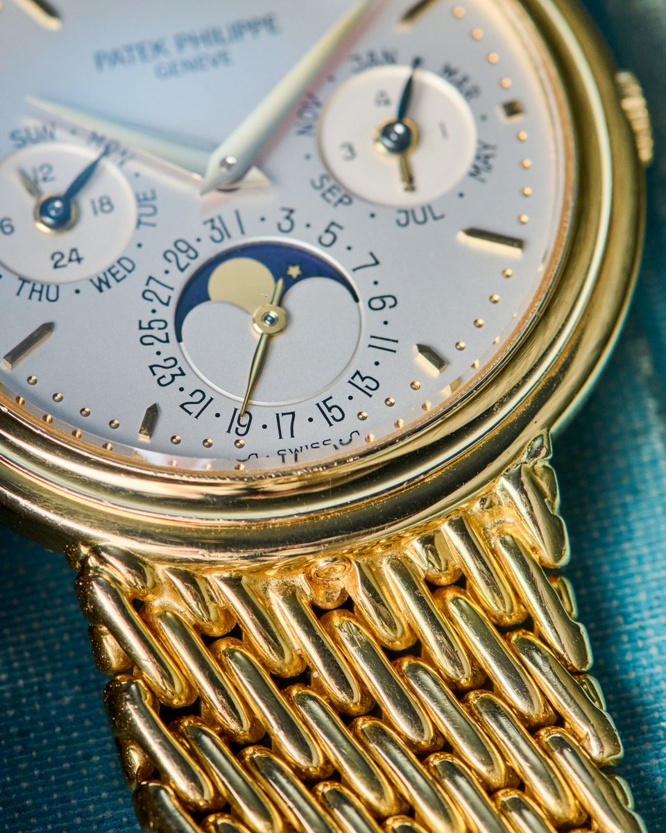 EuropeanWatchCo's tweet image. 🟡 Not just any Patek perpetual calendar - this is a first-series grail.🏆 

One of Patek Philippe’s rarest perpetual calendars, this is the ref. 3945/1J. A close relative of the iconic 3940, this First Series example has all the features that drive collectors crazy!

Launched in…