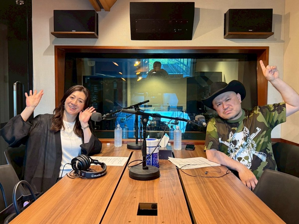 ＜TOKYO SPEAKEASY＞
今夜も開店✨
#ハリウッドザコシショウ さんと、
#野々村友紀子 さんが来店中🥂

どんなトークが聴けるでしょうか…
ぜひ盗み聞きしてください👀
📻radiko.jp/share/?sid=FMT…

番組の感想は #speakeasy で🍾
#TOKYOFM
