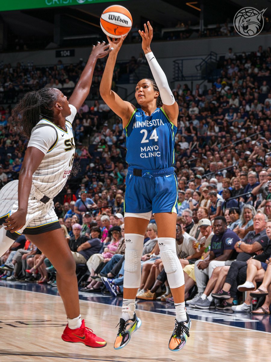 minnesotalynx's tweet photo. the W belongs to Phee. 👑

21 PTS | 7 REB | 2 BLK https://t.co/uiY1vPmAzG